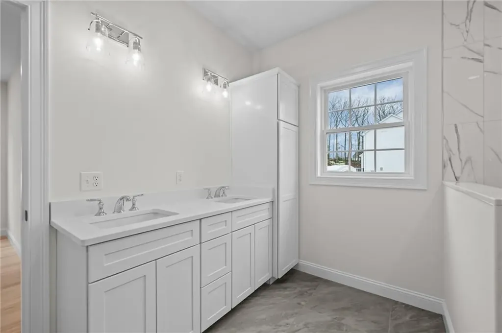 5 Justin Court Johnston RI 02919