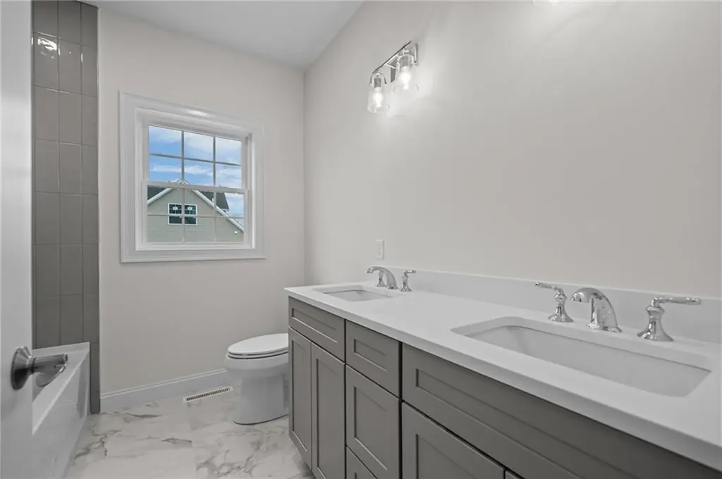 5 Justin Court Johnston RI 02919