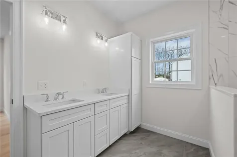 5 Justin Court Johnston RI 02919