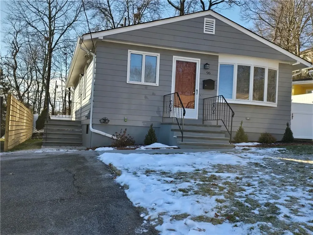 96 Edgeworth Avenue Providence RI 02904