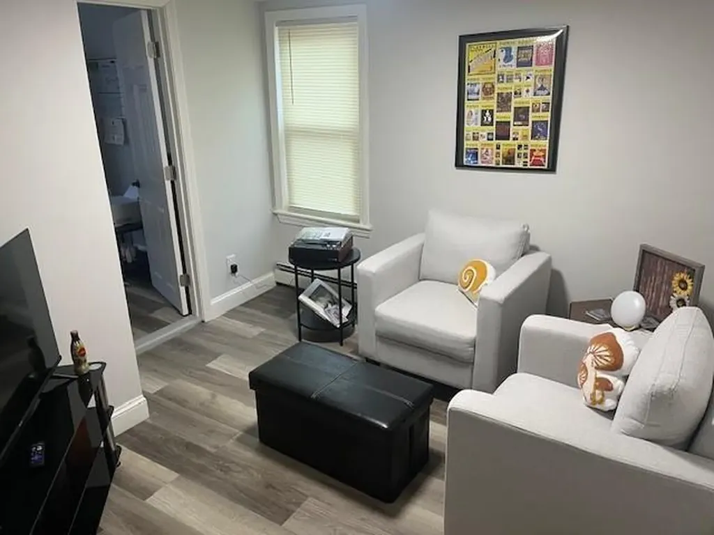 15 Rock Street Bristol RI 02809