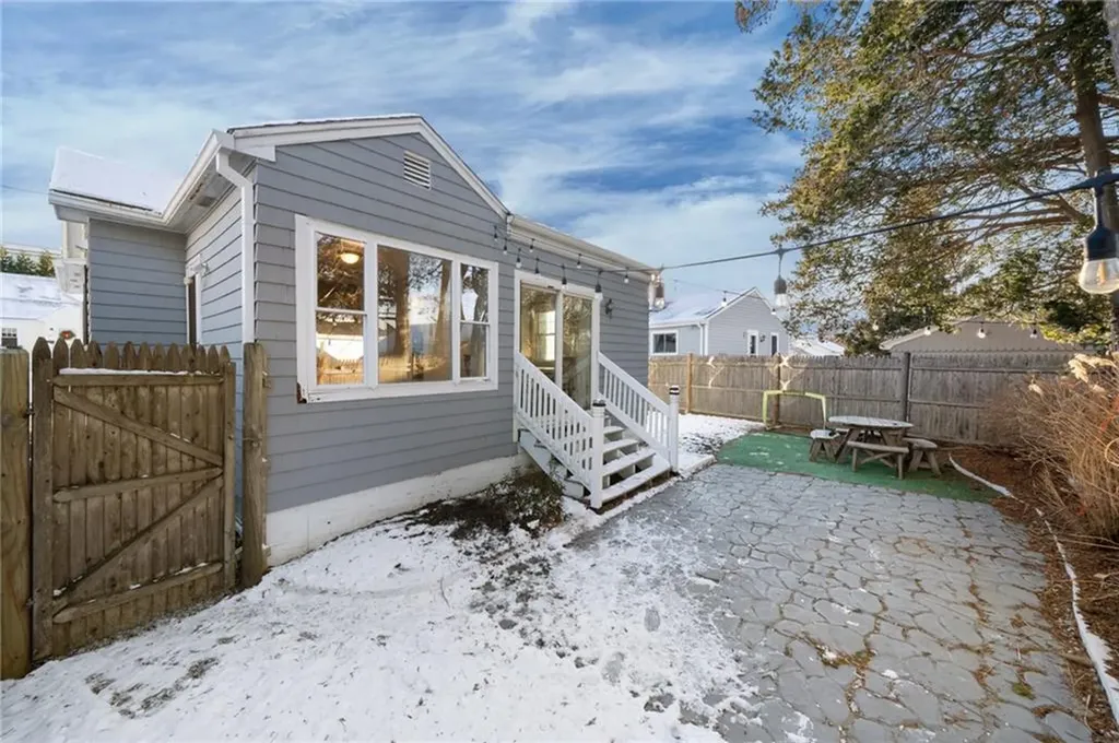 51 Smythe Street Middletown RI 02842
