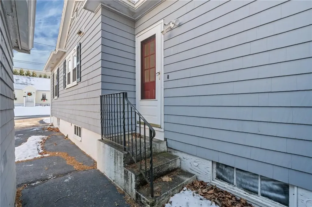 51 Smythe Street Middletown RI 02842