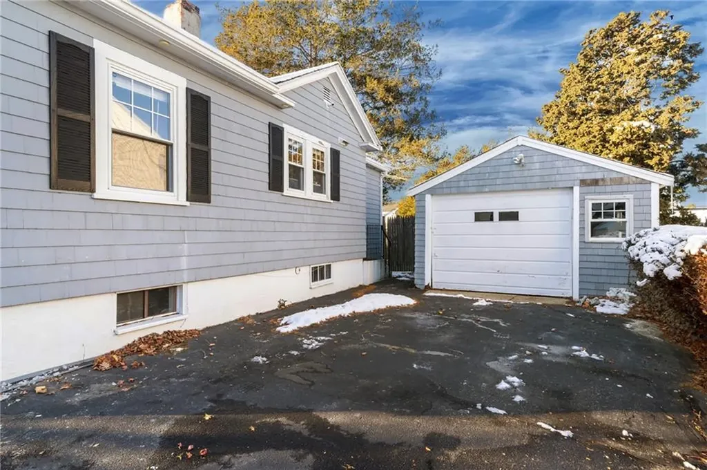 51 Smythe Street Middletown RI 02842