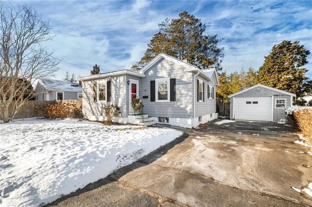 51 Smythe Street Middletown RI 02842