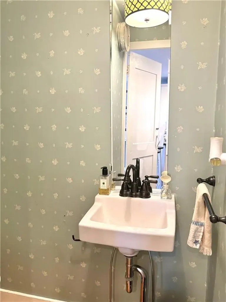 26 South Baptist Street Newport RI 02840