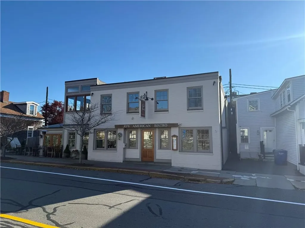 22 26 Memorial Boulevard Newport RI 02840