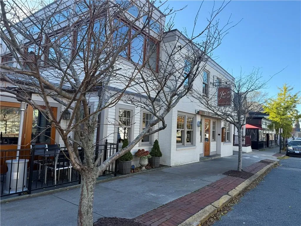 22 26 Memorial Boulevard Newport RI 02840
