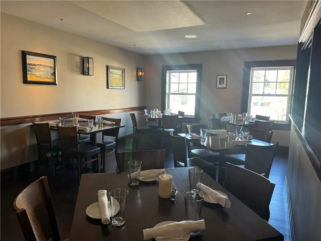 22 26 Memorial Boulevard Newport RI 02840