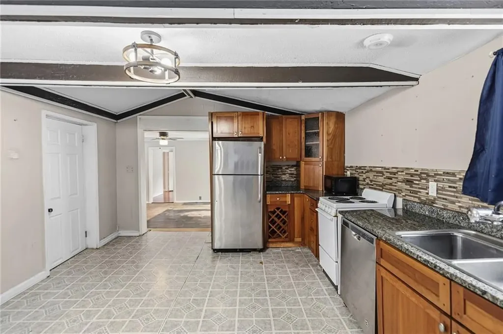 608 Black Plain Road North Smithfield RI 02896