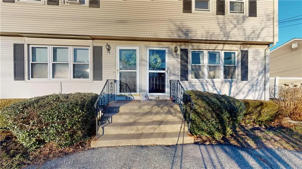 19 Pavilion Court Cranston RI 02920