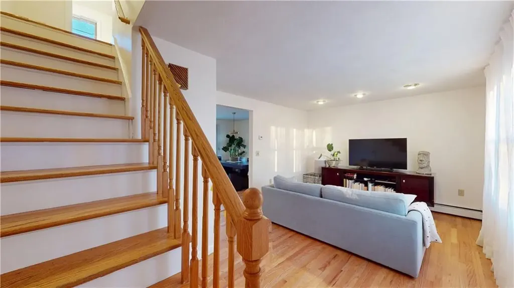 19 Pavilion Court Cranston RI 02920
