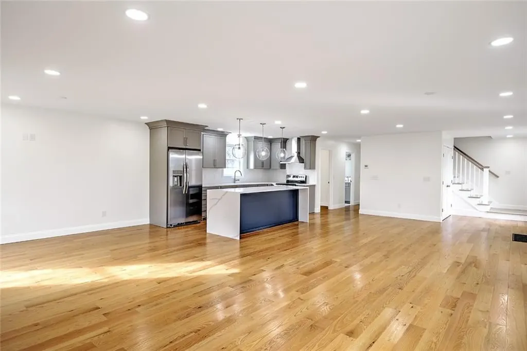 29 Graves Avenue North Smithfield RI 02896