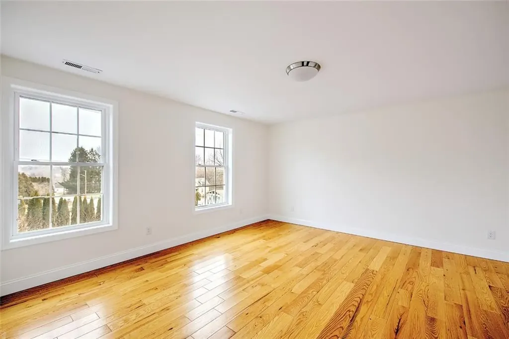 29 Graves Avenue North Smithfield RI 02896