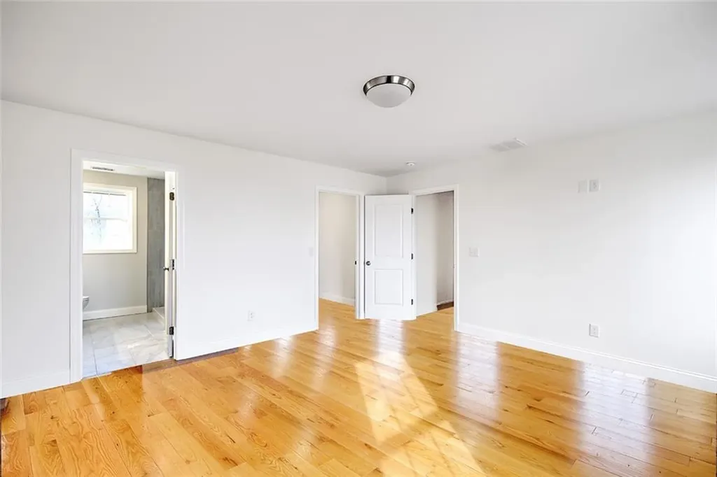 29 Graves Avenue North Smithfield RI 02896