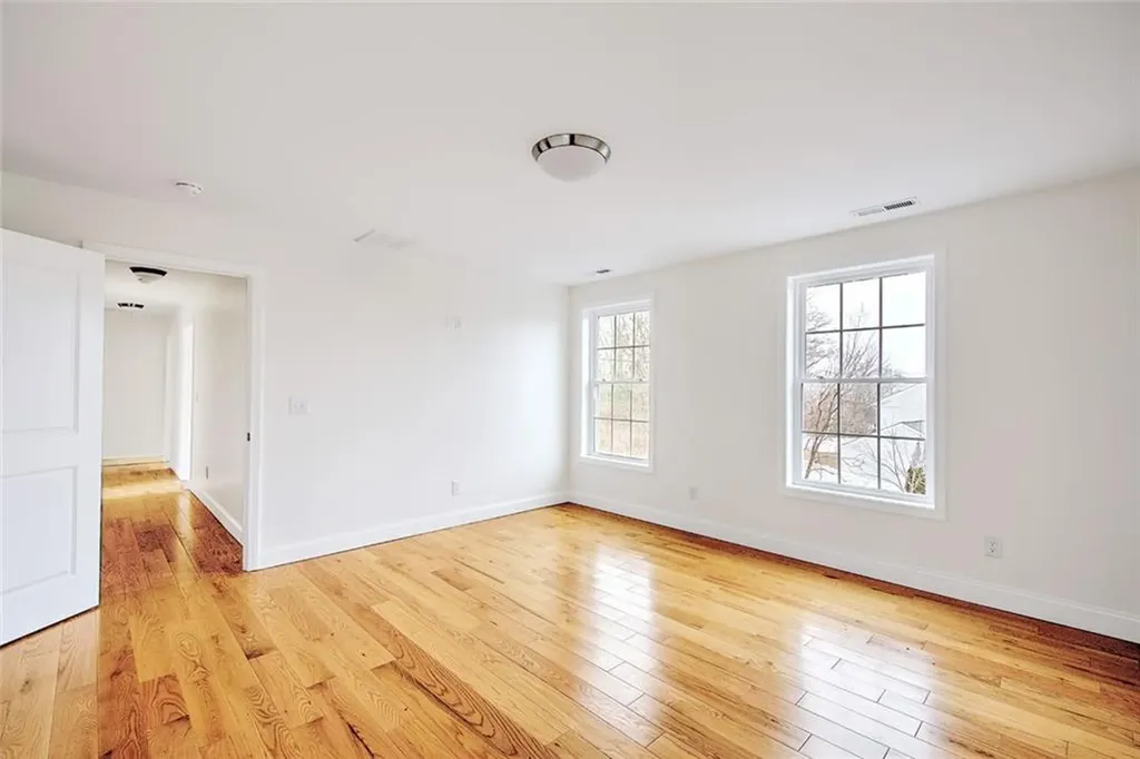 29 Graves Avenue North Smithfield RI 02896