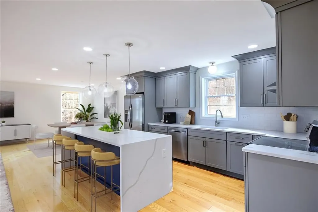 29 Graves Avenue North Smithfield RI 02896