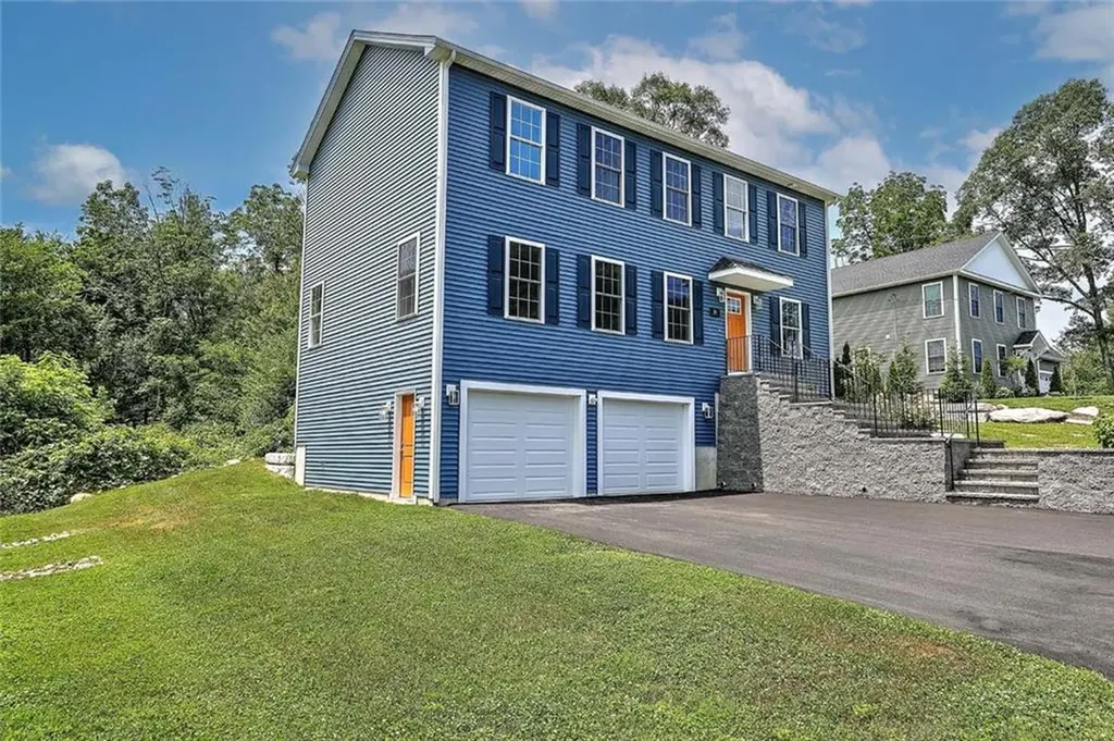 29 Graves Avenue North Smithfield RI 02896