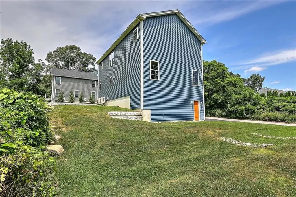 29 Graves Avenue North Smithfield RI 02896