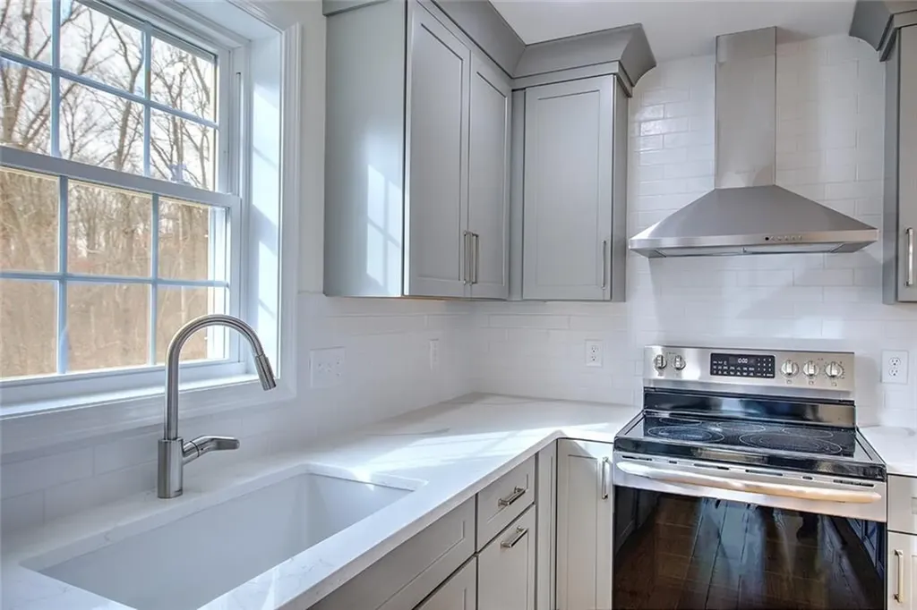 29 Graves Avenue North Smithfield RI 02896