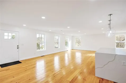 29 Graves Avenue North Smithfield RI 02896