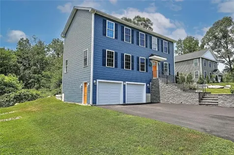 29 Graves Avenue North Smithfield RI 02896