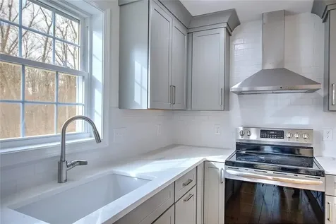 29 Graves Avenue North Smithfield RI 02896