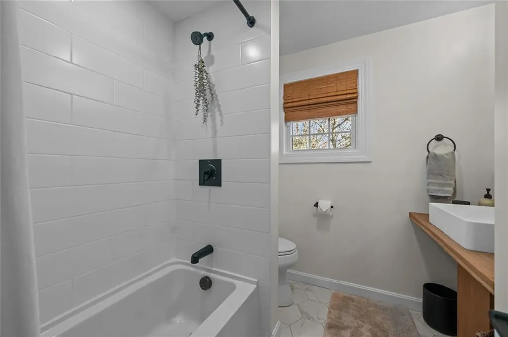 299 Succotash Road South Kingstown RI 02879