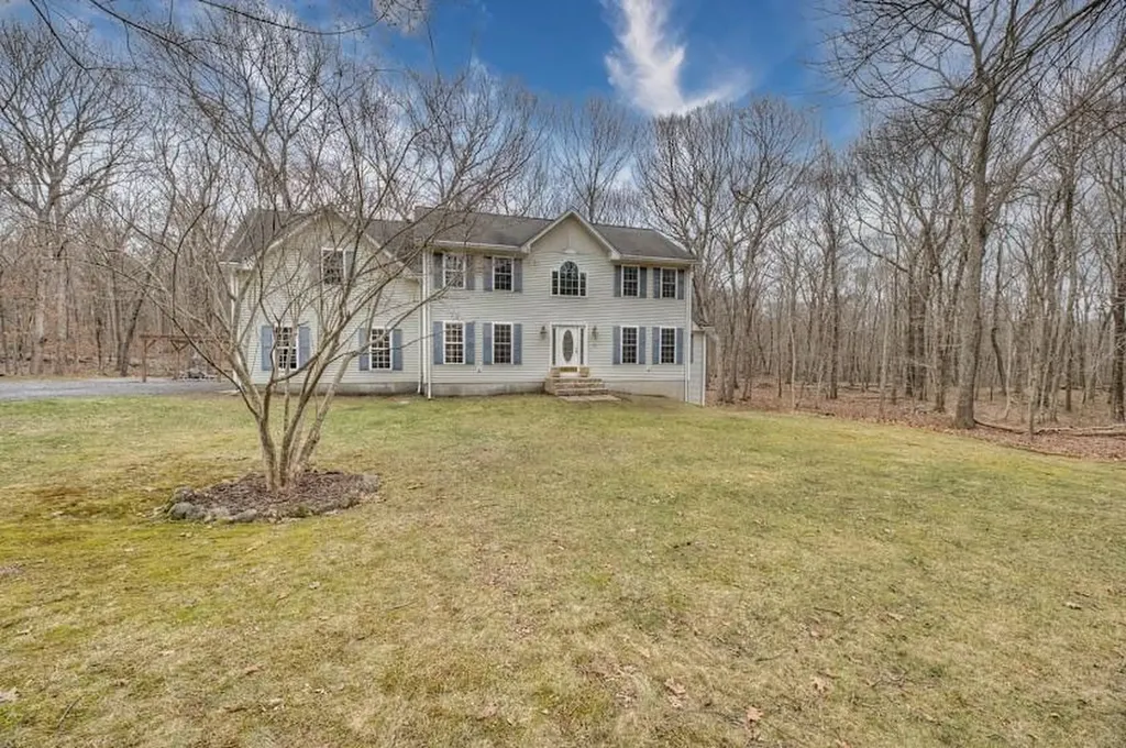 45 Pardon's Wood Lane East Greenwich RI 02818