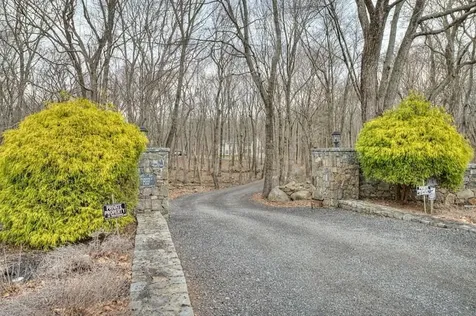 45 Pardon's Wood Lane East Greenwich RI 02818