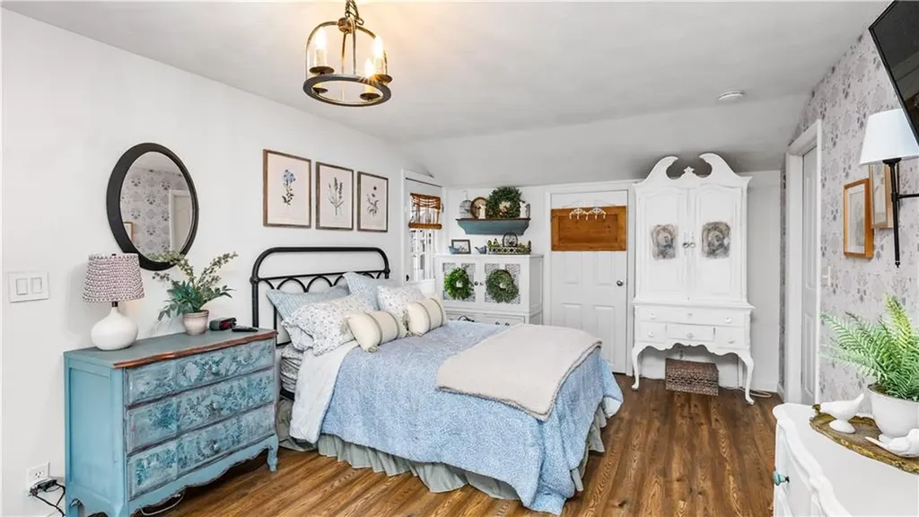 15 Shadbush Road Warwick RI 02888