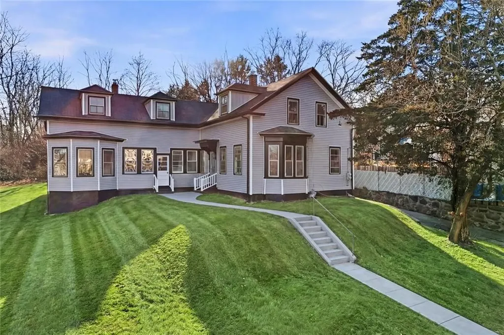 40 Youngs Avenue West Warwick RI 02893