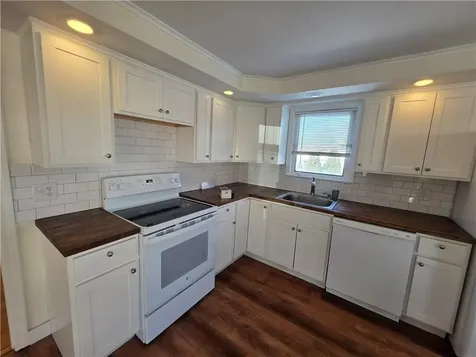 157 George Arden Avenue Warwick RI 02886