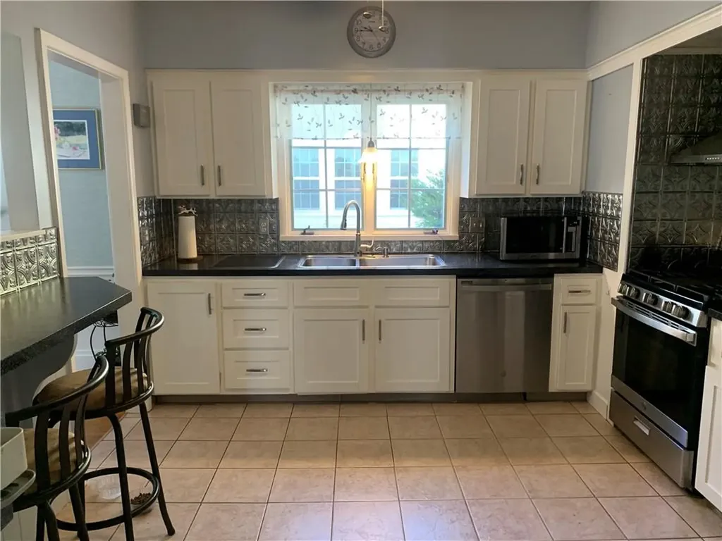 31 Elmcrest Avenue Providence RI 02908