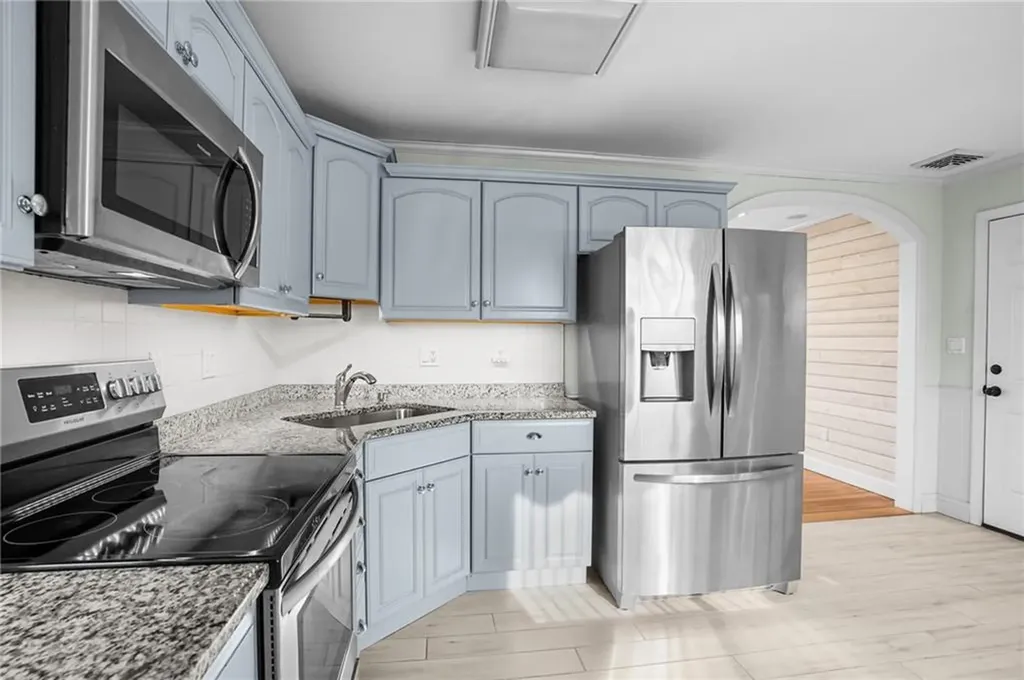 4 Philips Street Middletown RI 02842