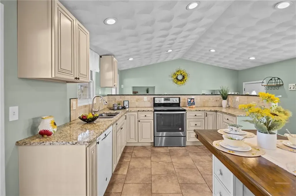 273 Main Street Cranston RI 02823