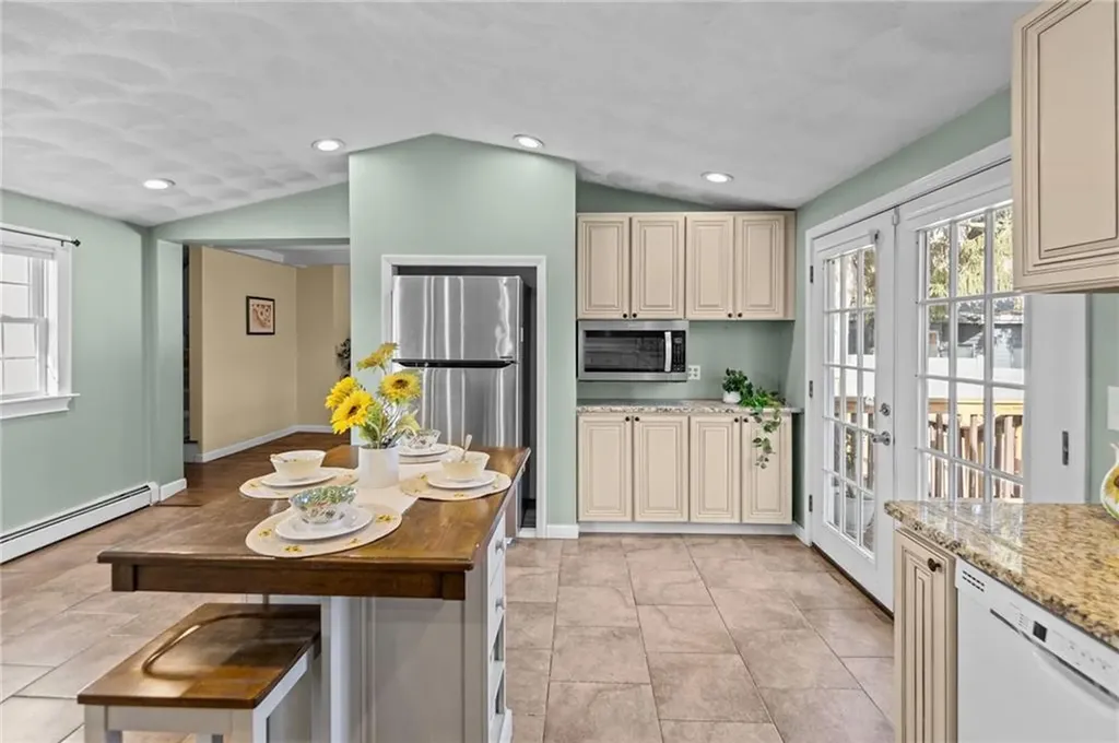 273 Main Street Cranston RI 02823
