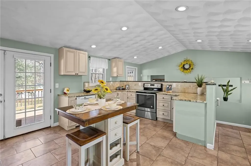 273 Main Street Cranston RI 02823