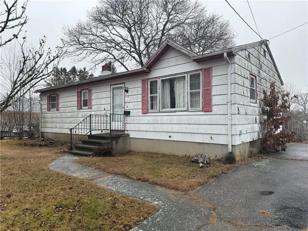 6 Holmes Street Westerly RI 02891