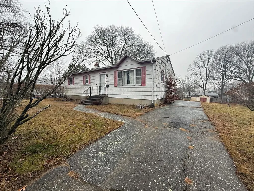 6 Holmes Street Westerly RI 02891