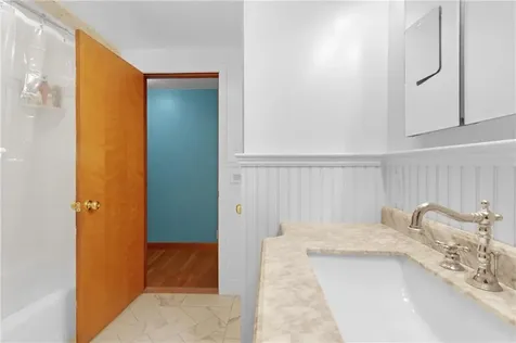 233 Turnpike Avenue Portsmouth RI 02871