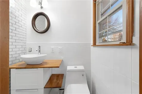 233 Turnpike Avenue Portsmouth RI 02871