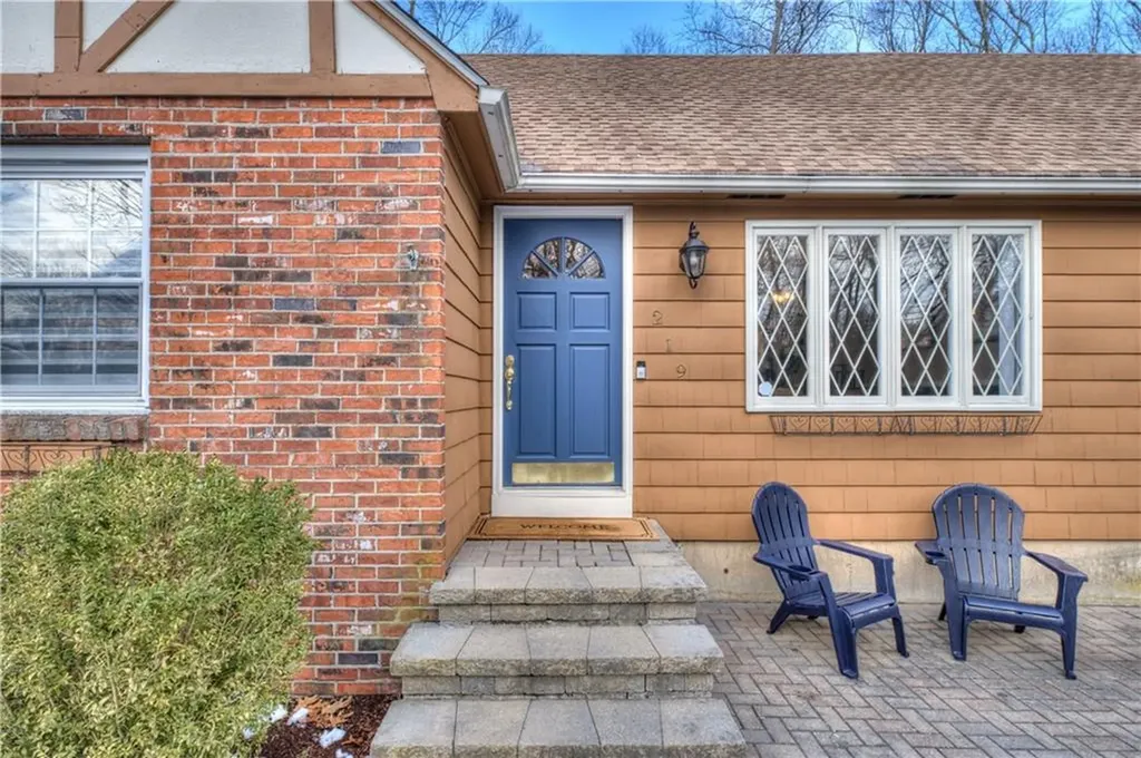 219 Brian Drive Warwick RI 02886