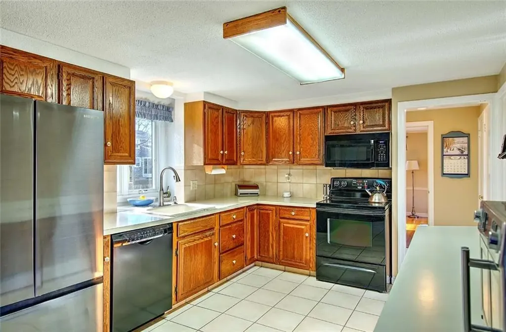 17 Briarwood Drive Barrington RI 02806