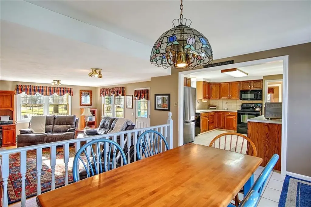 17 Briarwood Drive Barrington RI 02806