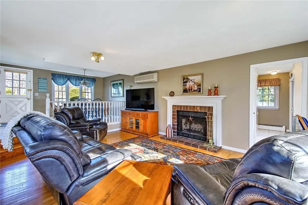 17 Briarwood Drive Barrington RI 02806
