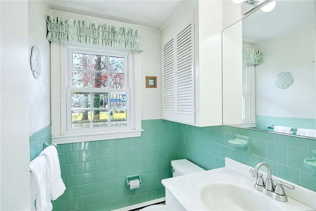 17 Briarwood Drive Barrington RI 02806