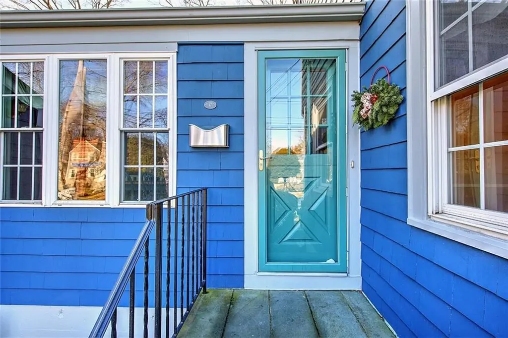 17 Briarwood Drive Barrington RI 02806