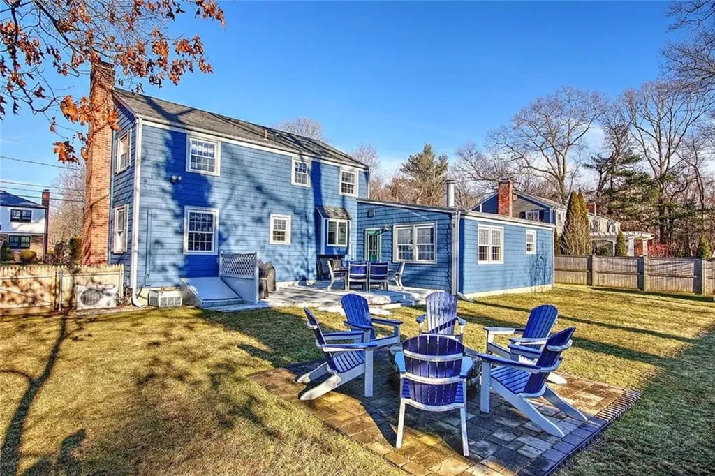 17 Briarwood Drive Barrington RI 02806