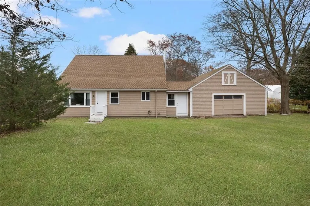 374 Crandall Road Tiverton RI 02878